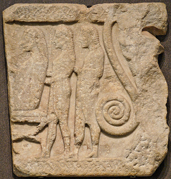 Fichier:Relief Samothrace Louvre.jpg